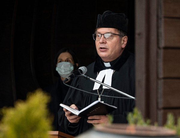 Csöndesebben, sallangok nélkül, de talán hitelesebben ünnepelhetünk