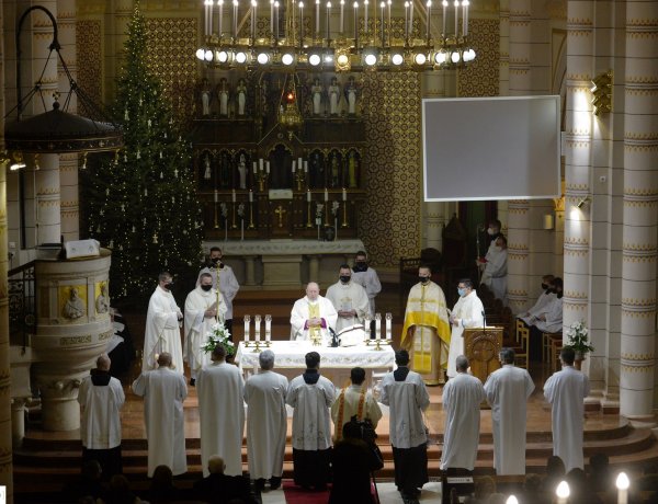 Ünnepi szentmise! Beiktatták a társszékesegyház új plébánosát!