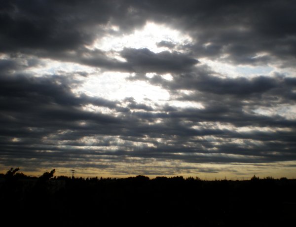 Délutántól újra szürkeség köszönt ránk - Délkelet felől felhősödés kezdődik