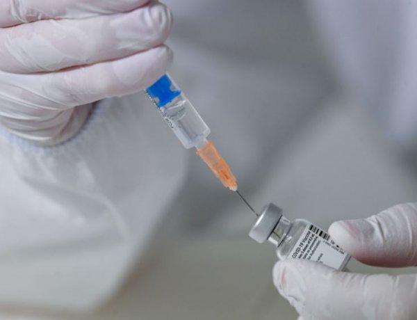 Merkely: a Pfizer-BioNTech vakcinája a második oltás után 95 százalékos védettséget nyújt