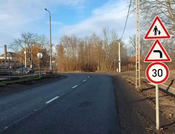 Továbbra is érvényben van a 30 km/órás sebességkorlátozás az Orgona utcán