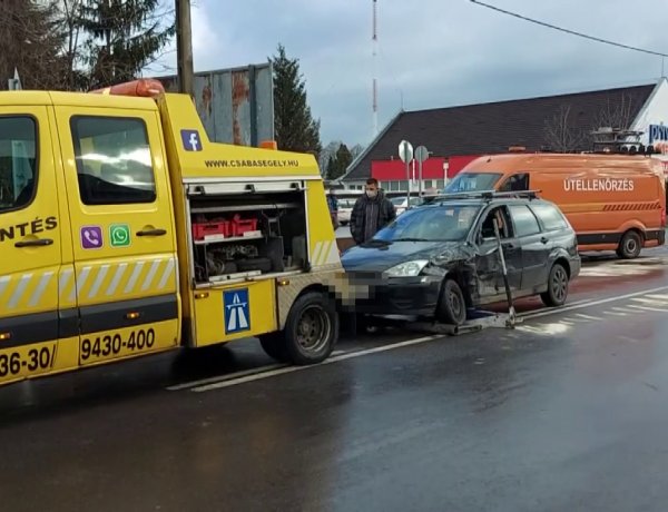 Két személyautó ütközött a Kállói úton, jelentős torlódást okoztak a forgalomban