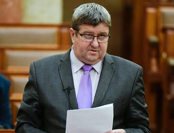 Tállai András: folytatja az adócsökkentést a kormány        