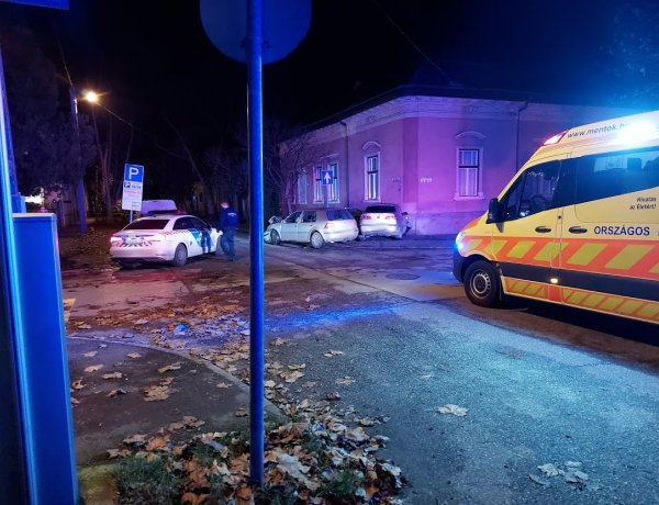 Súlyos baleset történt a Kiss Ernő utcán, a vétlen jármű egy ház oldalába csapódott