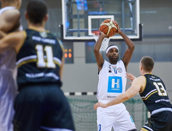 14 tripla, 55 pont - Ubilla vezetésével simán nyertek a kosarasok