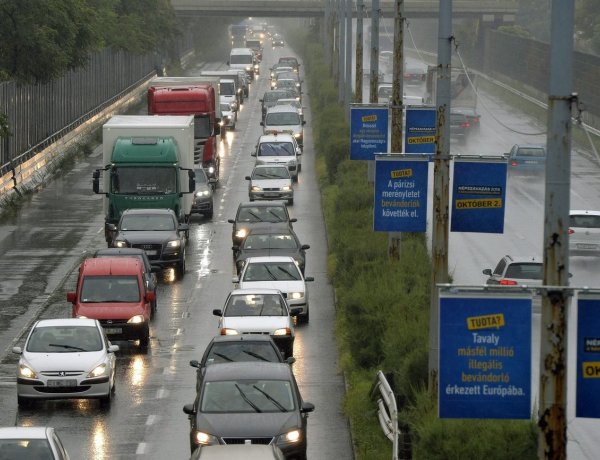 Ezer kilométernyi útszakasz újulhat meg 2021-ben                                