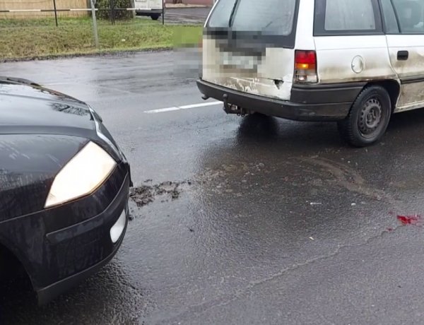 Ráfutásos baleset történt a Tiszavasvári úton, rendőrök intézkedtek a helyszínen