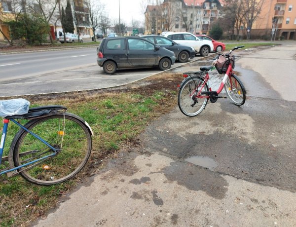 Súlyos sérülés: két kerékpáros ütközött össze a Semmelweis utcán péntek délelőtt