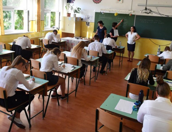 A középiskolai felvételik eredeti időpontban, személyes jelenléttel történnek