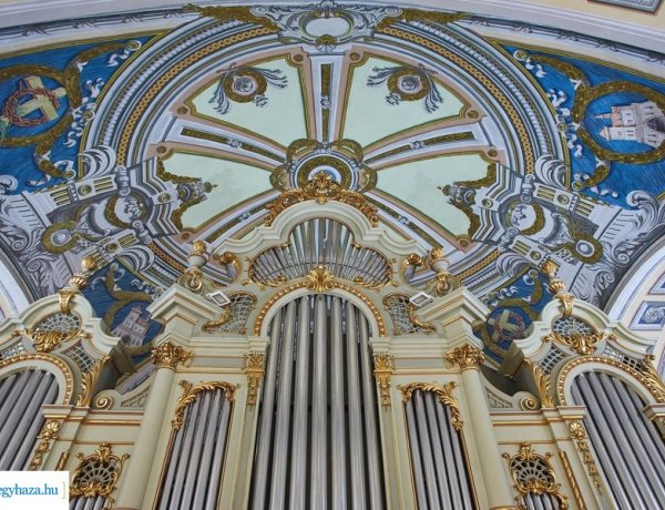 Képeken a megújult evangélikus nagytemplom! Hamarosan a kivitelező is átadja!