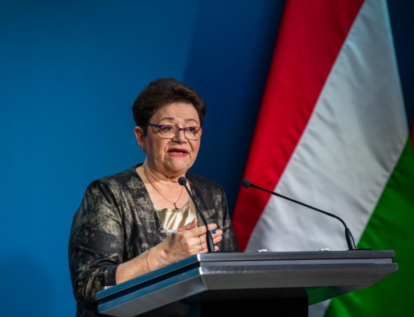 Az országos tisztifőorvos arra kéri az egészségügyi dolgozókat, éljenek az oltással