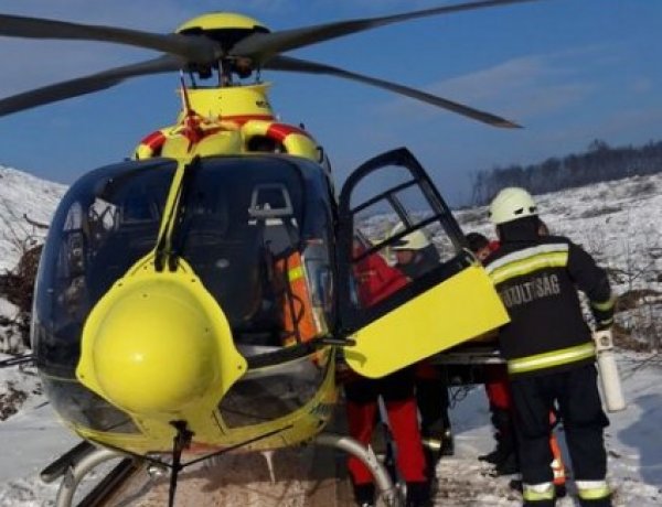Mentőhelikopter szállította kórházba a Nyírtassnál történt baleset egyik sérültjét