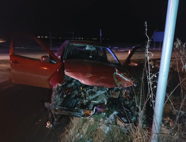 Autóbusz és személygépjármű ütközött – Két személyt kórházba szállítottak