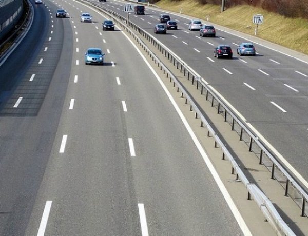 Halálába gyalogolt az M3-as autópályán egy férfi szombaton reggel