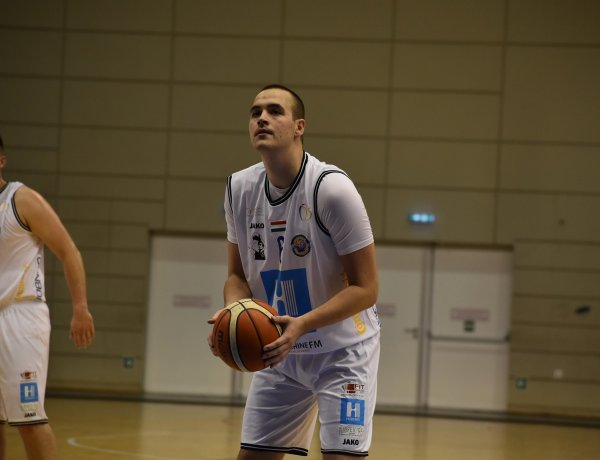 Könnyed győzelem az MTK ellen - Hazai pályán nyertek a Cápák