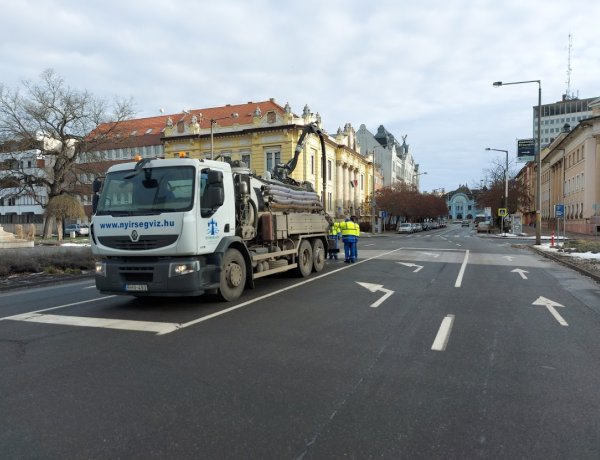 Csatornamosási munkálatokat végez a Nyírségvíz a város több pontján