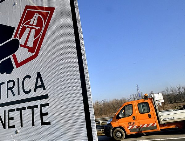 A hónap végig érvényesek a 2020-ban megváltott éves úthasználati jogosultságok