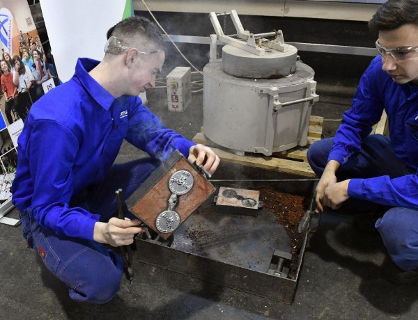 Több százezer fiatal kereshet többet az szja-mentességgel   