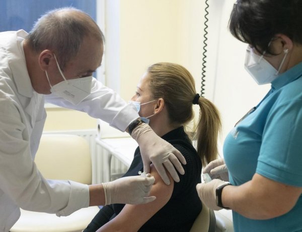 Szlávik János: az orosz vakcina ugyanolyan elven működik, mint az AstraZeneca