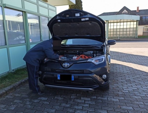 Körözött gépkocsi és hamisított okmányok a csengersimai határátkelőhelyen