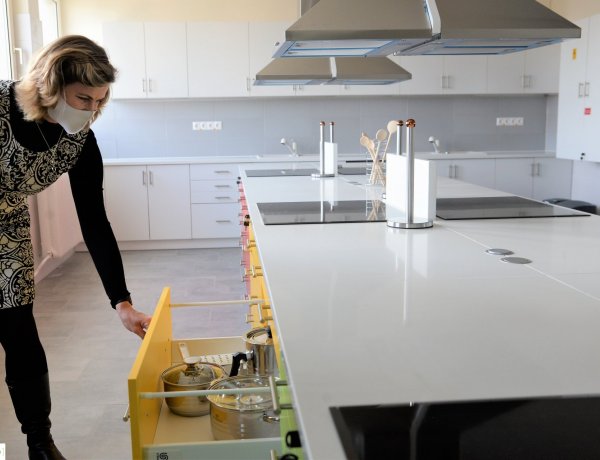 Tankonyha épült a kórházban – A cukorbeteg gyerekeket és családjaikat segíti a beruházás