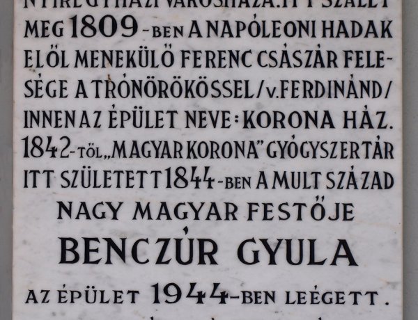 Amiről az utcák mesélnek... - Patika a Magyar Koronához     