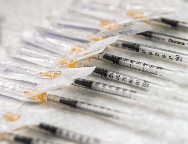 Menczer: vakcinabeszerzésben Magyarország megelőzte az uniós tagállamokat