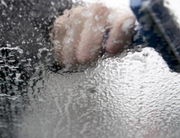 Több megyére ismét figyelmeztetést adtak ki az ónos eső miatt