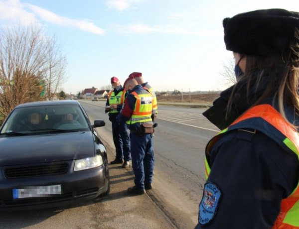 Közlekedésbiztonsági ellenőrzés Nyíregyházán: több szabályszegés miatt is intézkedtek