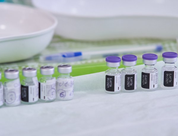 1800 háziorvosi praxis juthat egy-egy ampulla Moderna vakcinához