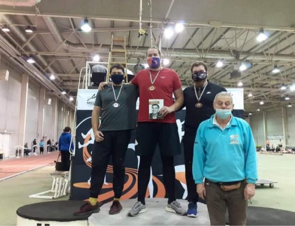 Bronzérem a fővárosból - Tóth Balázs is elkezdte a fedettpályás idényt