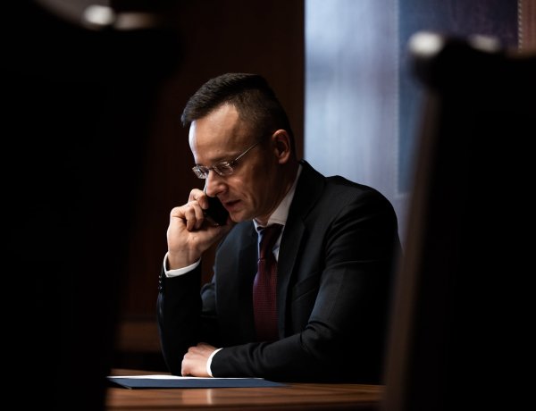 Szijjártó Péter: megérkezett az első vakcinaszállítmány Oroszországból