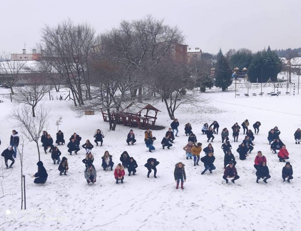 Újabb kihívás! Százával nyomják a fekvőtámaszokat Nyíregyházán!