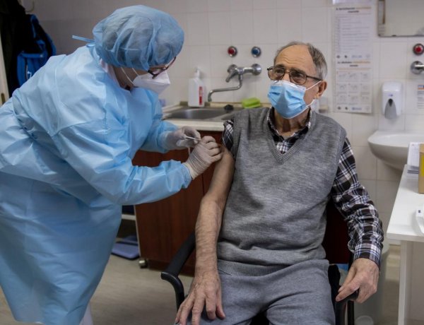 Mit kell tudni a regisztrált legidősebbek oltásáról?          