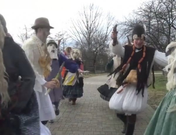 Itt a Farsang, online áll a bál! - télbúcsúztató, tavaszköszöntő online táncjáték