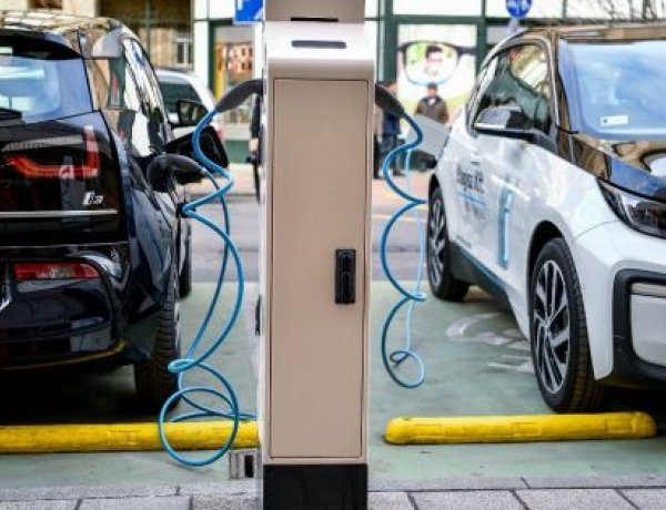 A vártnál is gyorsabban terjednek az elektromos autók Magyarországon