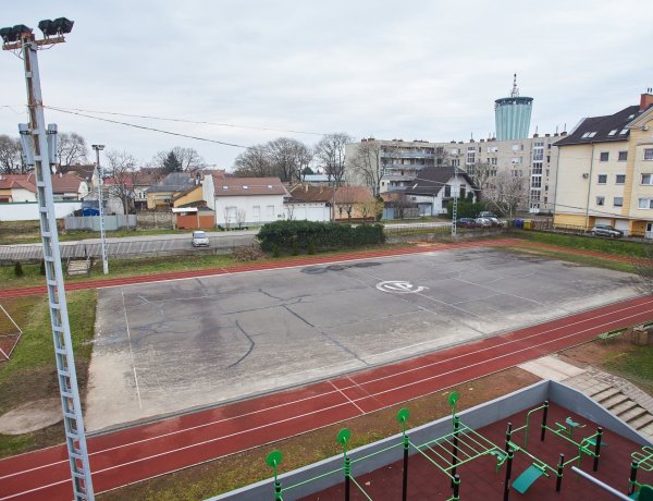 Felújítás – Új kézilabdapályát kap két nyíregyházi gimnázium