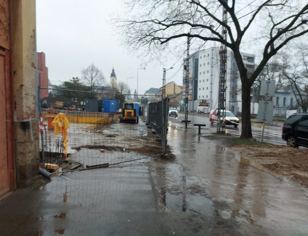 Építkezés – Körültekintően közlekedjenek a Benczúr tér környékén!