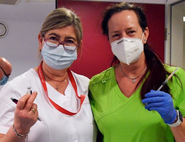 Kezdődik a krónikus betegséggel küzdők oltása is            