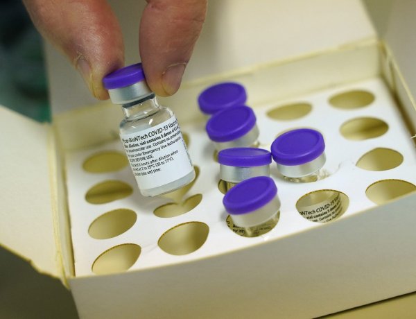 Operatív törzs: először kapnak Pfizer vakcinát a háziorvosi rendelők