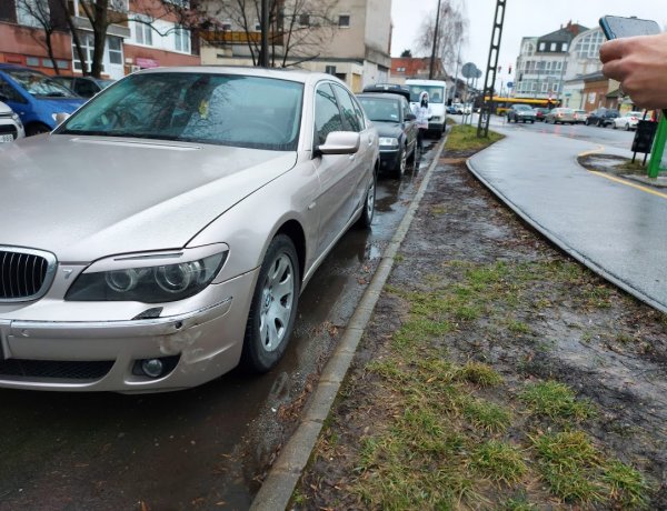 Karambol a Víz utcán: két személyautó ütközött              