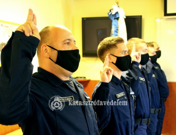 Kilencvenkilenc újonc tűzoltó lép szolgálatba – Öten Szabolcs-Szatmár-Bereg megyében!