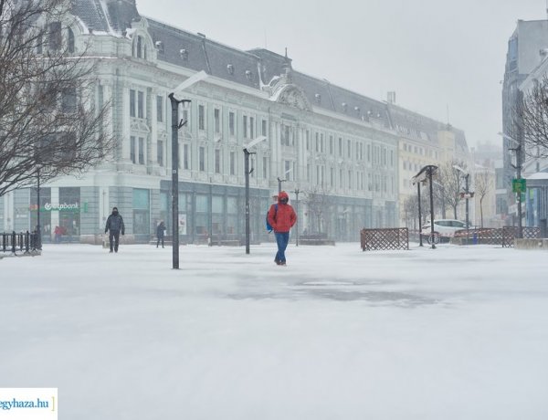 Nézze meg videós összeállításunkat a nyíregyházi hóhelyzetről!