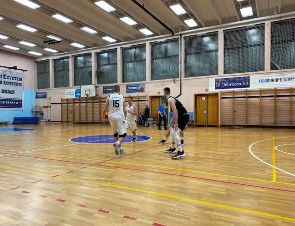 Megszakadt a 14 meccses győzelmi széria - Kikapott a NYÍKSE Debrecenben