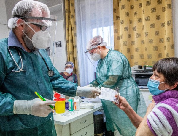 A jövő héten kezdődik a védettségi igazolványok kibocsátása 