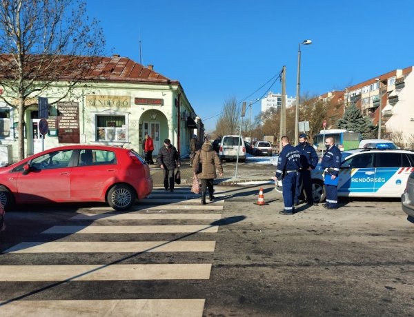 Elütöttek egy gyalogost a kijelölt átkelőhelyen a Búza térnél, kórházba szállították