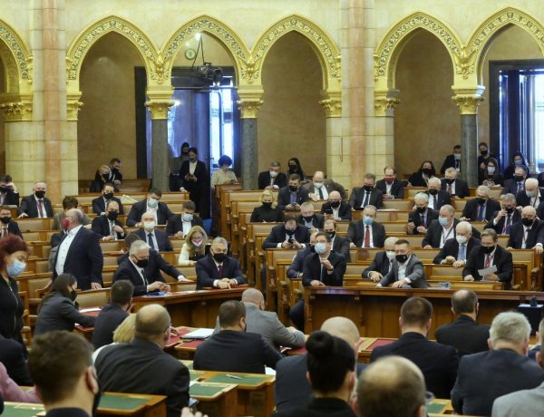 A veszélyhelyzet meghosszabbításáról kezdődik vita                      