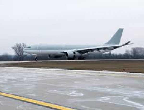 Megérkezett hazánkba az első kínai vakcinaszállítmány             