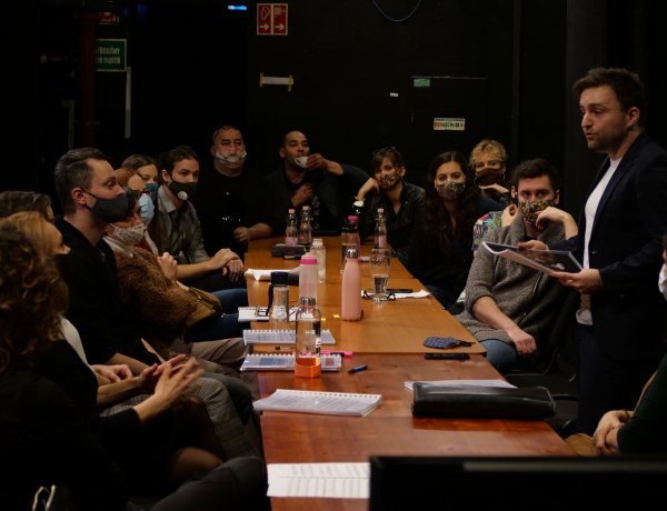 Szente Vajk rendezésében március végére tervezik a Funny Girl előadást a színházban