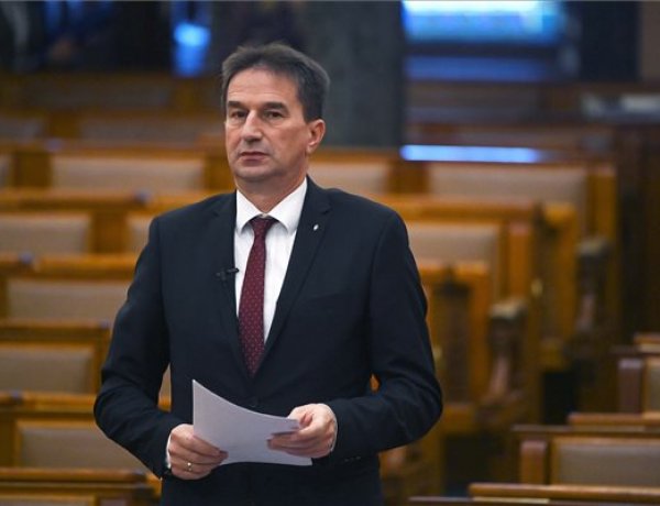 Az Országgyűlés előtt a veszélyhelyzeti intézkedések meghosszabbítása